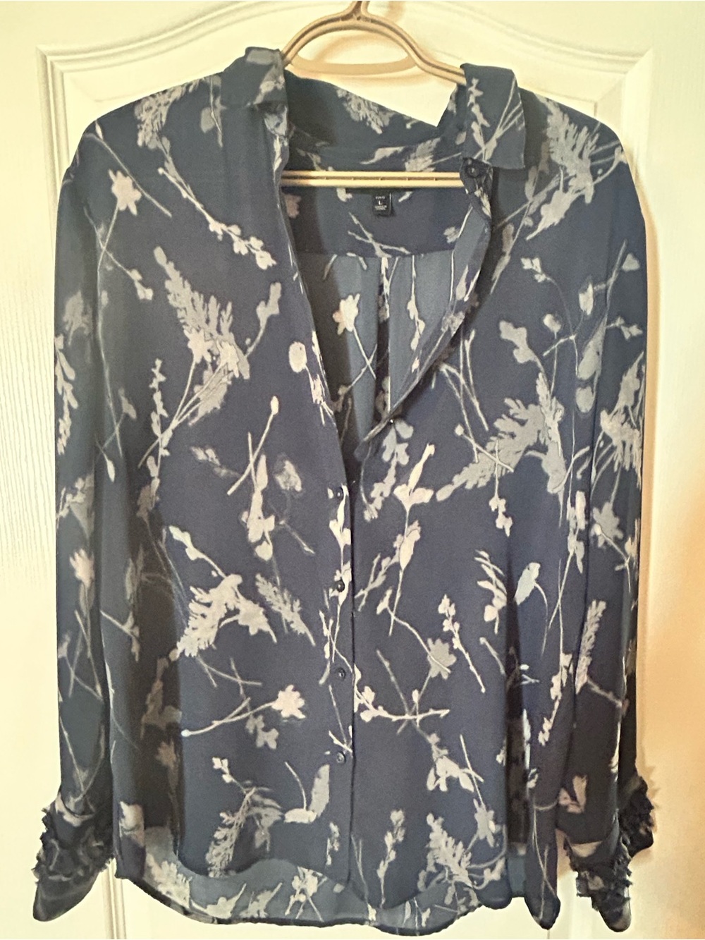 Banana Republic Navy Floral Button-Up Blouse - large. Lightweight